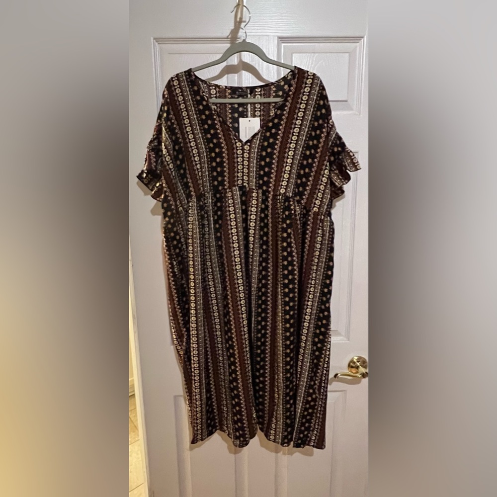 BloomChic Multicolored Bohemian Dress. Flutter Sleeves, deep pockets, Vneck.